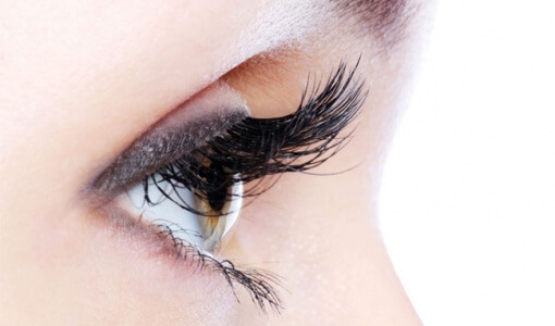 how-to-remove-eyelash-extensions-at-home