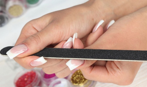 how-to-remove-acrylic-nails-at-home