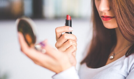 how-to-properly-apply-lipstick